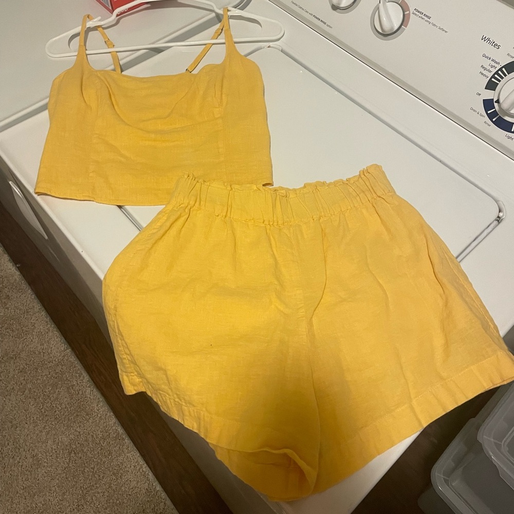 Yellow short and tank set from Abercrombie and Fitch size XS worn twice!!